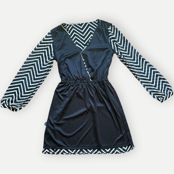 Express Black & White Chevron Sheer Sleeve Lined V-Neck Wrap Dress. XS. NEW. - Picture 6 of 12